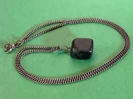 Silberkette mit Schutzstein schwarz