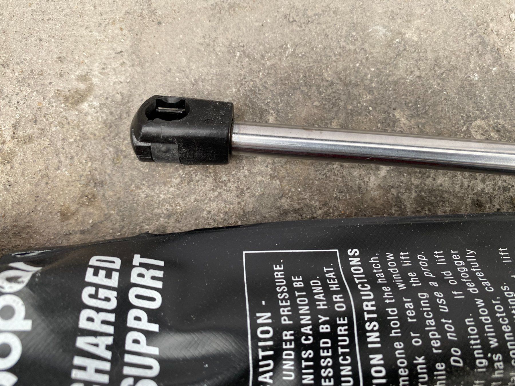 Mopar Tutti pezzi di ricambio auto: Mopar Stoßdämpfer der Heckklappe‪ – Nuovo (secondo la descrizione) da Minusio venduto da demi0110 3