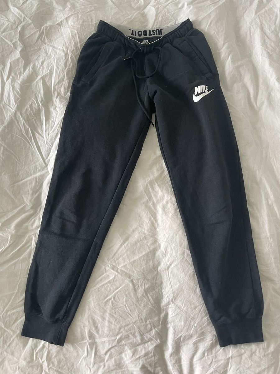 Nike Hosen: Nike Trainerhose in schwarz – Neu (gemäss Beschreibung) aus Untersiggenthal von bla_55sl 1
