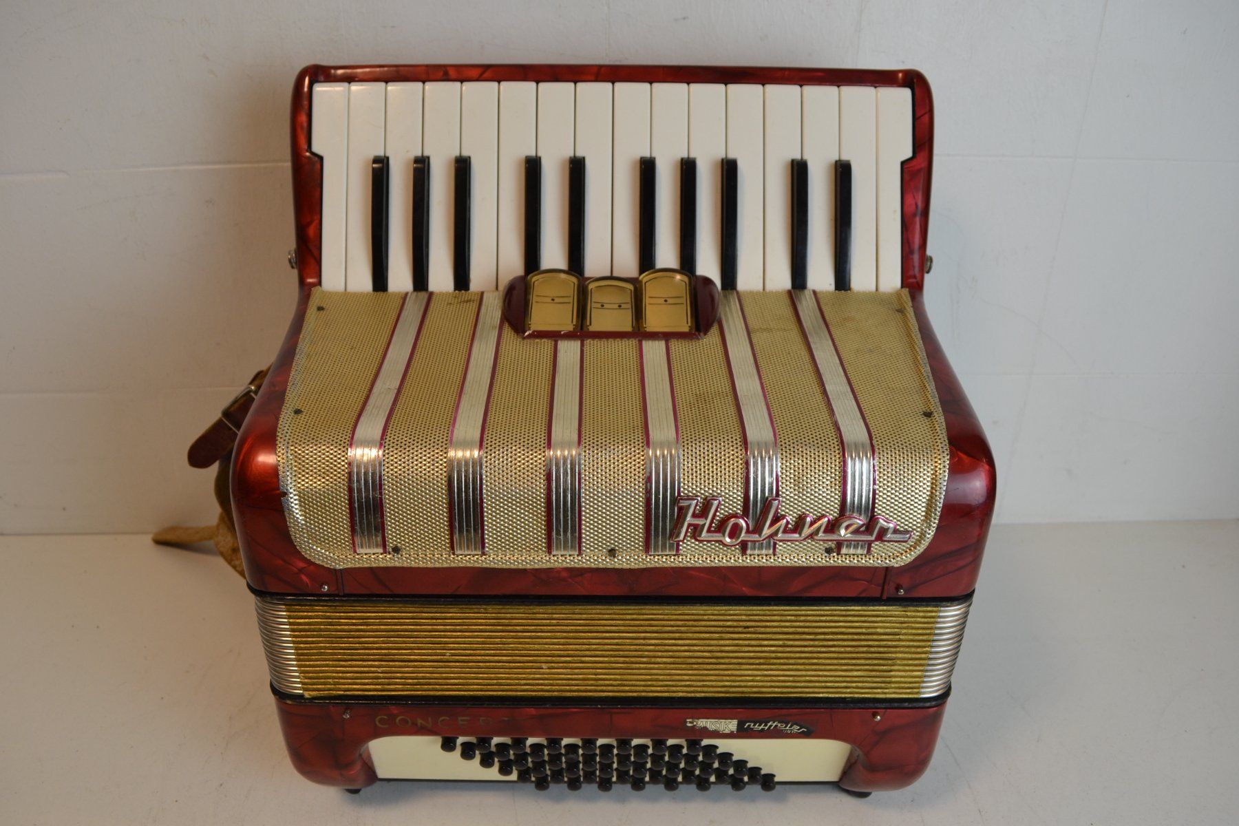 Hohner Strumenti musicali: Akkordeon chromatisch Hohner Concerto I – Usato da Zürich venduto da Brockito