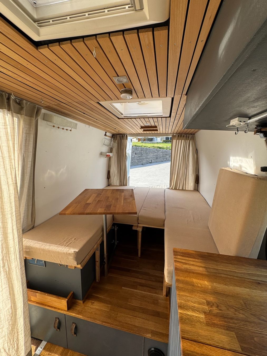 Mercedes-Benz Camping Fahrzeuge: Abenteuerbereit: Mercedes-Benz Sprinter Camper – Gebraucht aus Naters von ana_9gx8 4