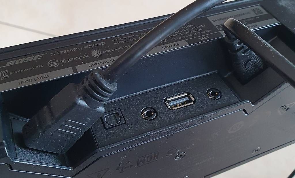 Casse acustiche: Barre de son Bose TV Speaker (Bluetooth, HDMI, télécommande) – Usato da Ballaigues venduto da alb_wky6 2
