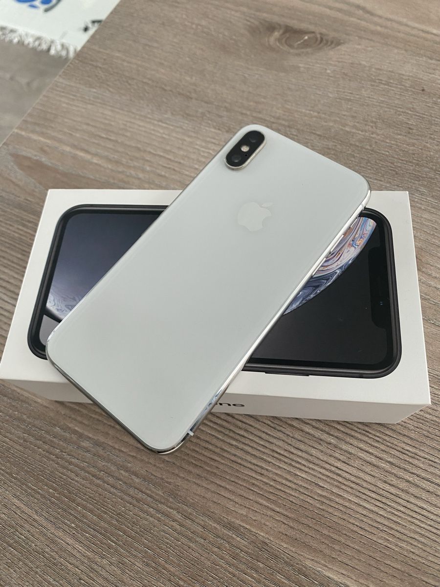 Apple Handys / Smartphones: iPhone X 256GB Silver + étui Guess – Gebraucht aus Delémont von Emi-98 2