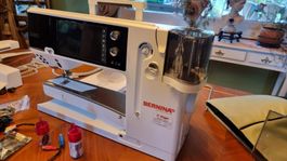 BERNINA 880 Plus Näh-/Stickmaschine, revidiert + Zubehör