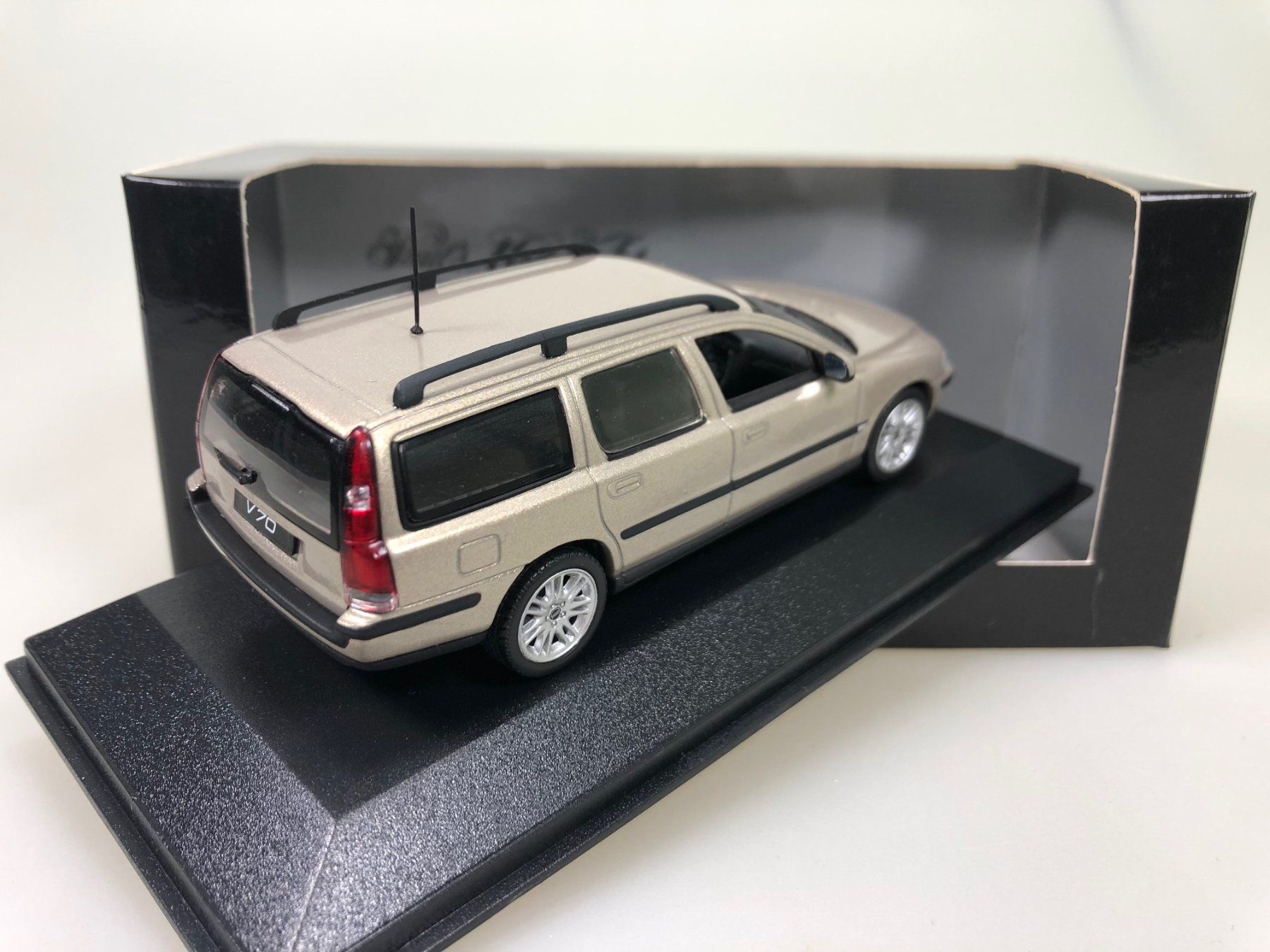 Volvo Modellautos: Volvo V70 - Minichamps - 1:43 – Gebraucht aus Widen von Himan 1
