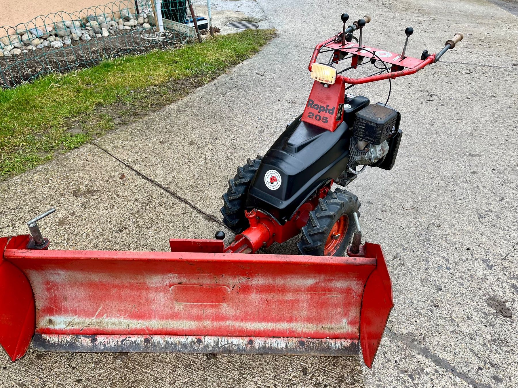 Rapid Alle Maschinen: Motormäher Rapid 205 mit Schneepflug – Gebraucht aus Hasle LU von Trumpf81