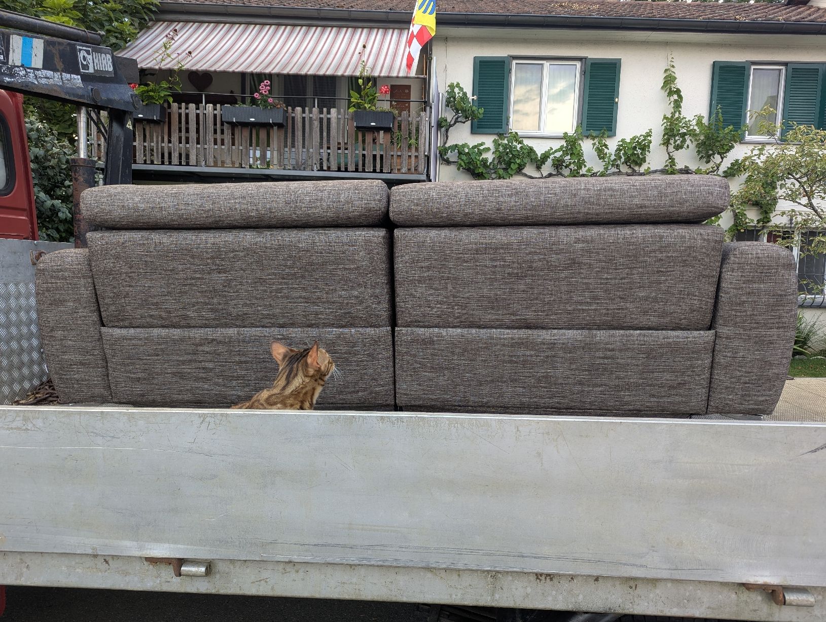 Sofas: Sofa mit elektrischer Verstellung – Gebraucht aus Hettlingen von Tschusle93 3
