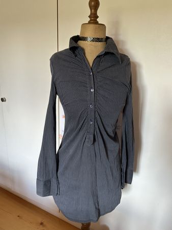 Edle Bluse von Please, Grösse S, neuwertig!