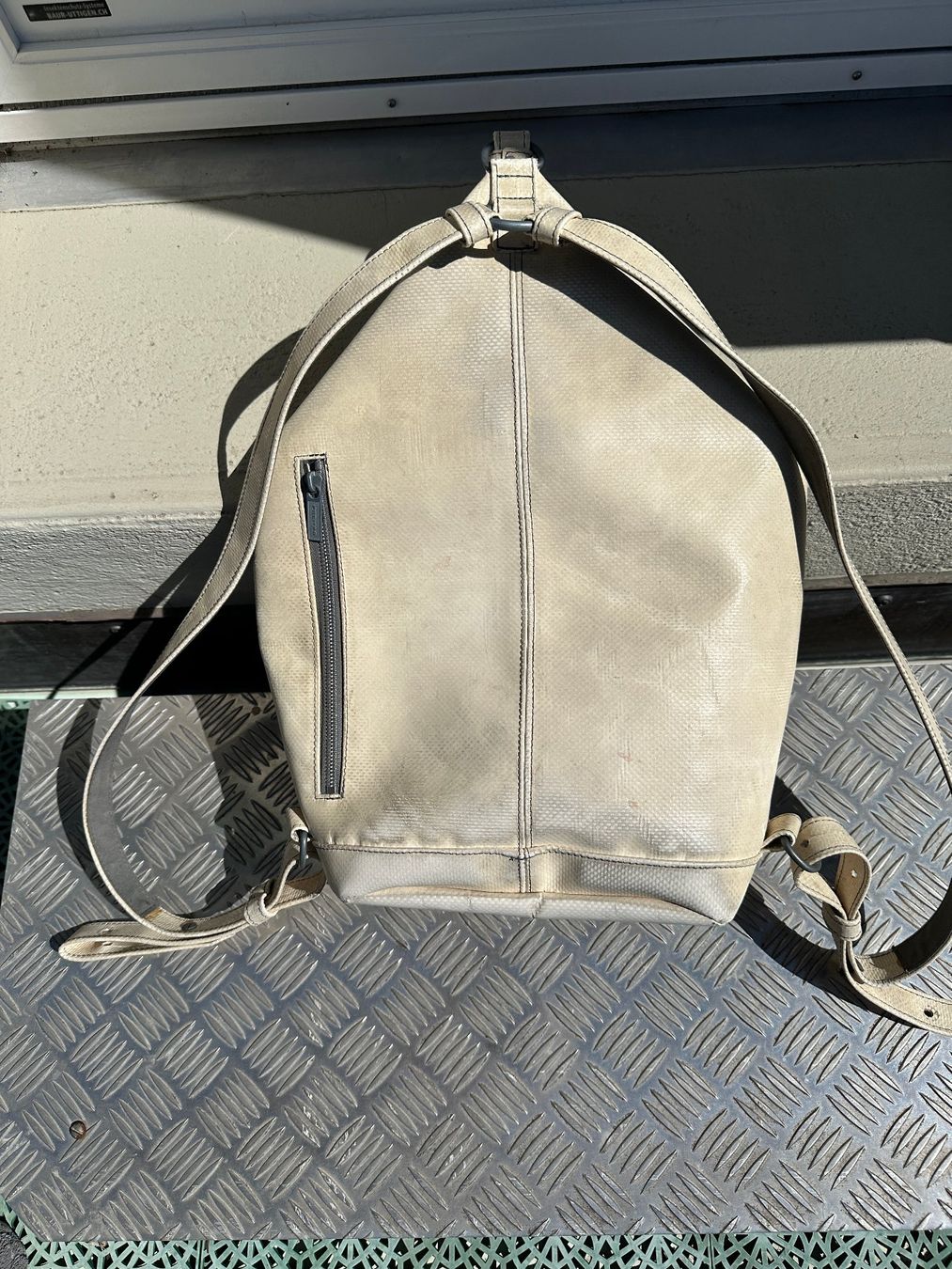 Freitag Zaini: Rucksack Freitag R123 Woolf crèmefarben matt – Usato da Gümmenen venduto da FelizitasHermann 1