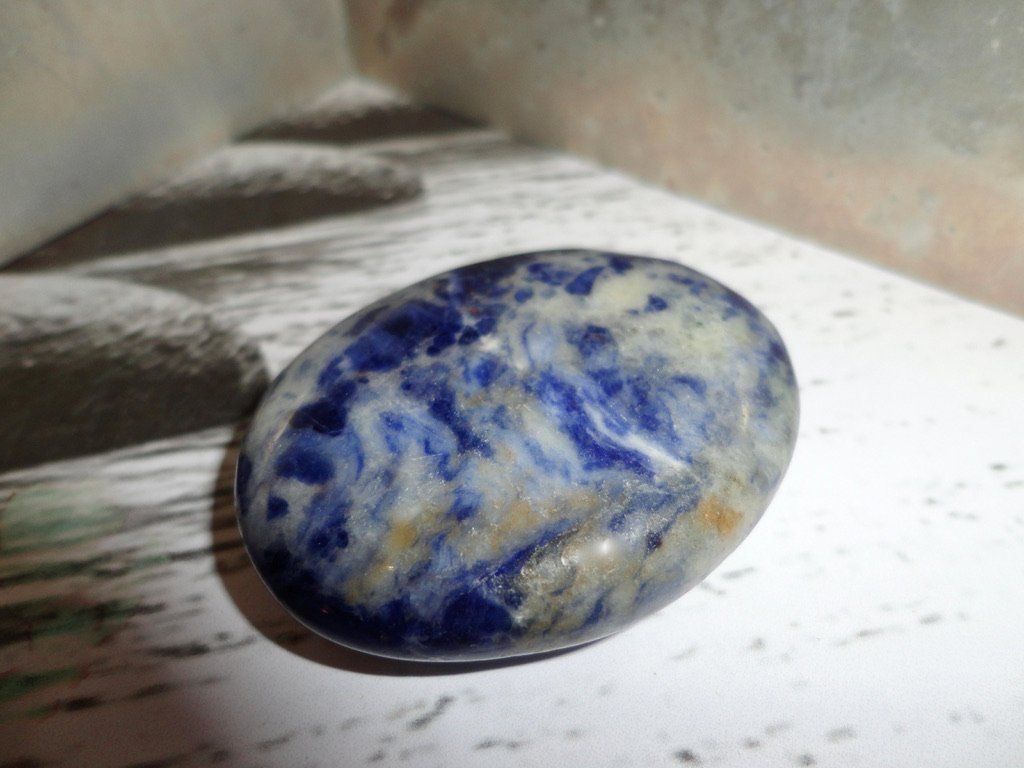 Mineralien & Heilsteine: Sodalith Heilstein/Handschmeichler – Neu (gemäss Beschreibung) aus Biberist von Steine