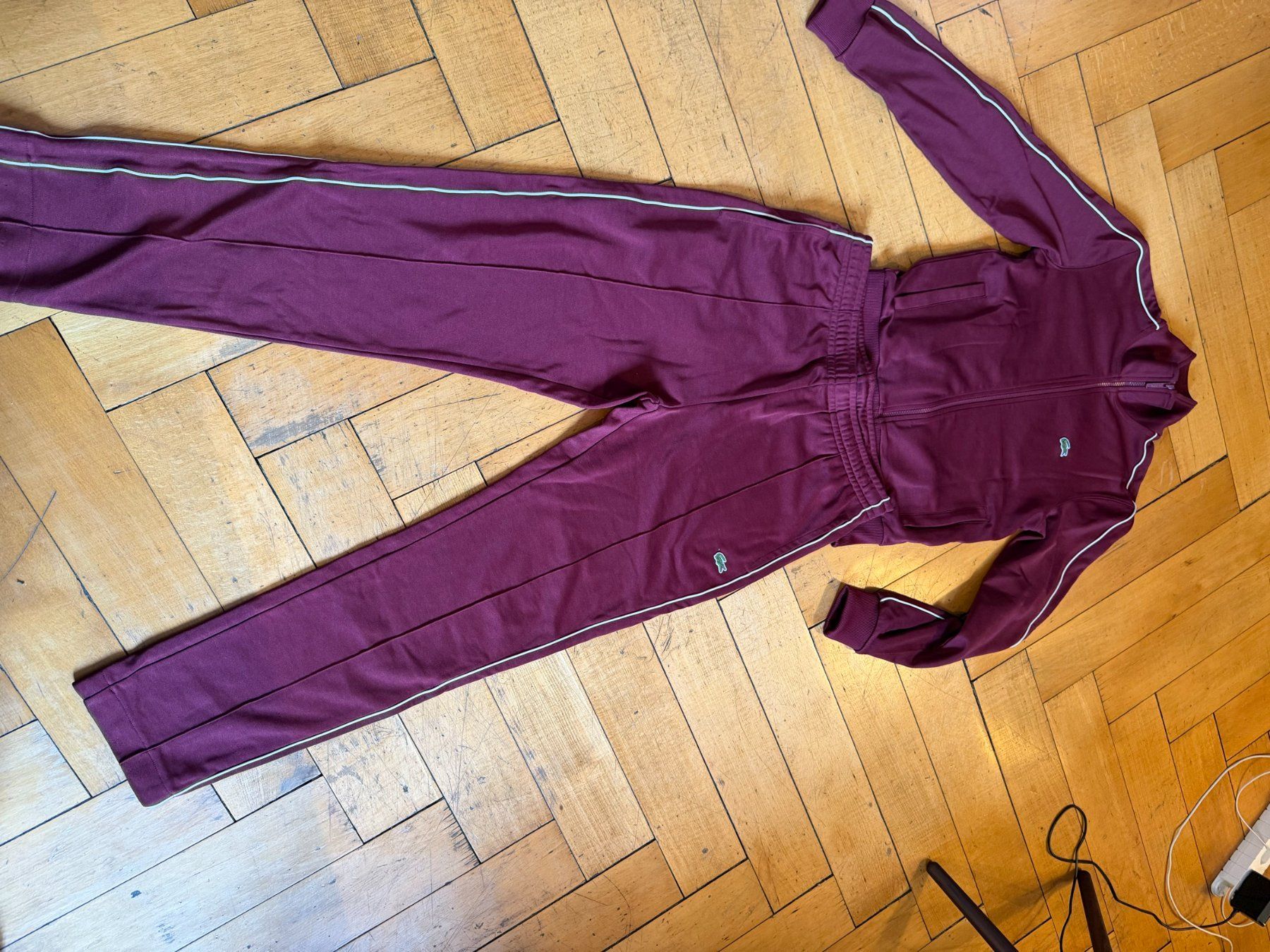Kleiderpakete: Ensemble de survêtement Lacoste bordeaux – Gebraucht aus Genève von rij_7zrr