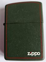 Briquet Zippo vert avec lignes rouges
