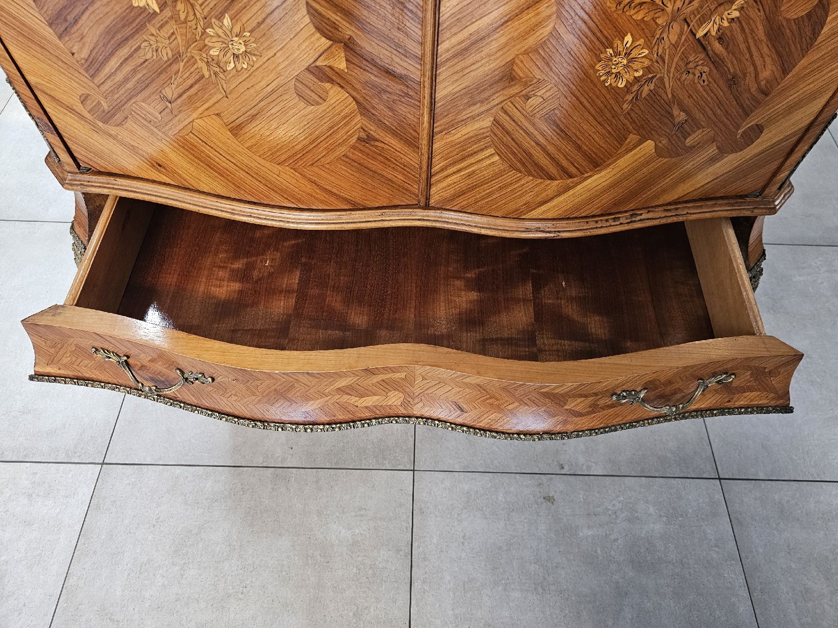 Ladenausstattungen & Messebau: Meuble bar ancien en bois – Gebraucht aus Etoy von az2011 3