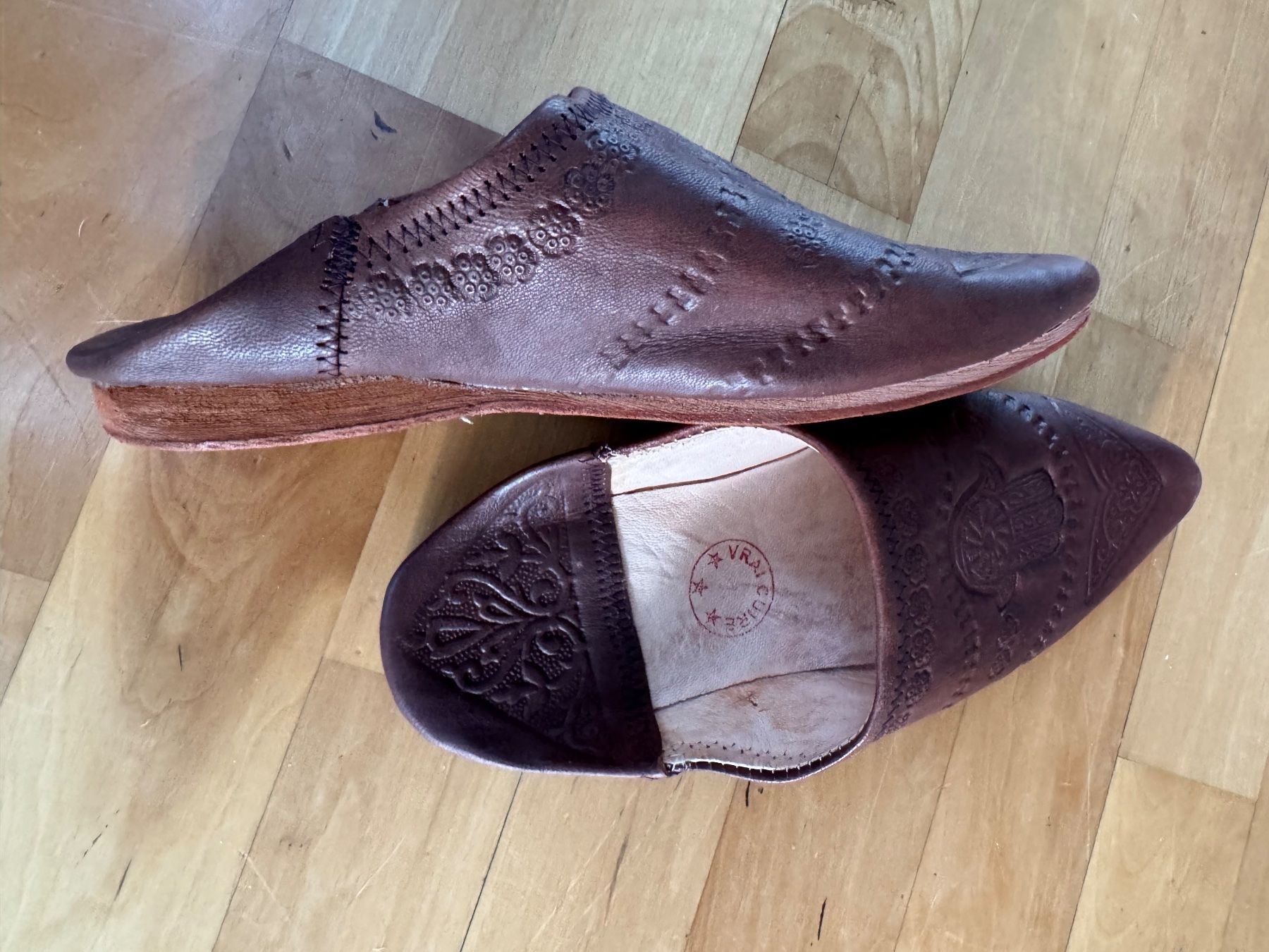 Scarpe da donna: Bezaubernde Handmade Leder Babouches mit Muster NEW – Nuovo (secondo la descrizione) da Mägenwil venduto da Dascha69 2