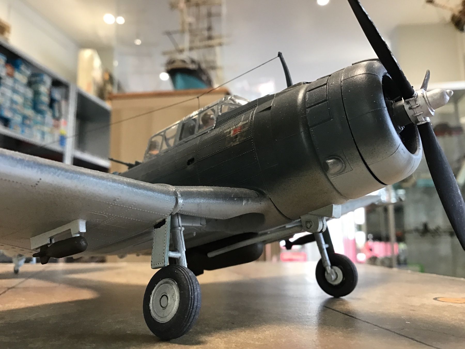 Modellbausätze & Standmodelle: Flugzeugmodell Douglas SBD Dauntless im Massstab 1:48 – Neu (gemäss Beschreibung) aus Männedorf von Modell-Spezialisten 5