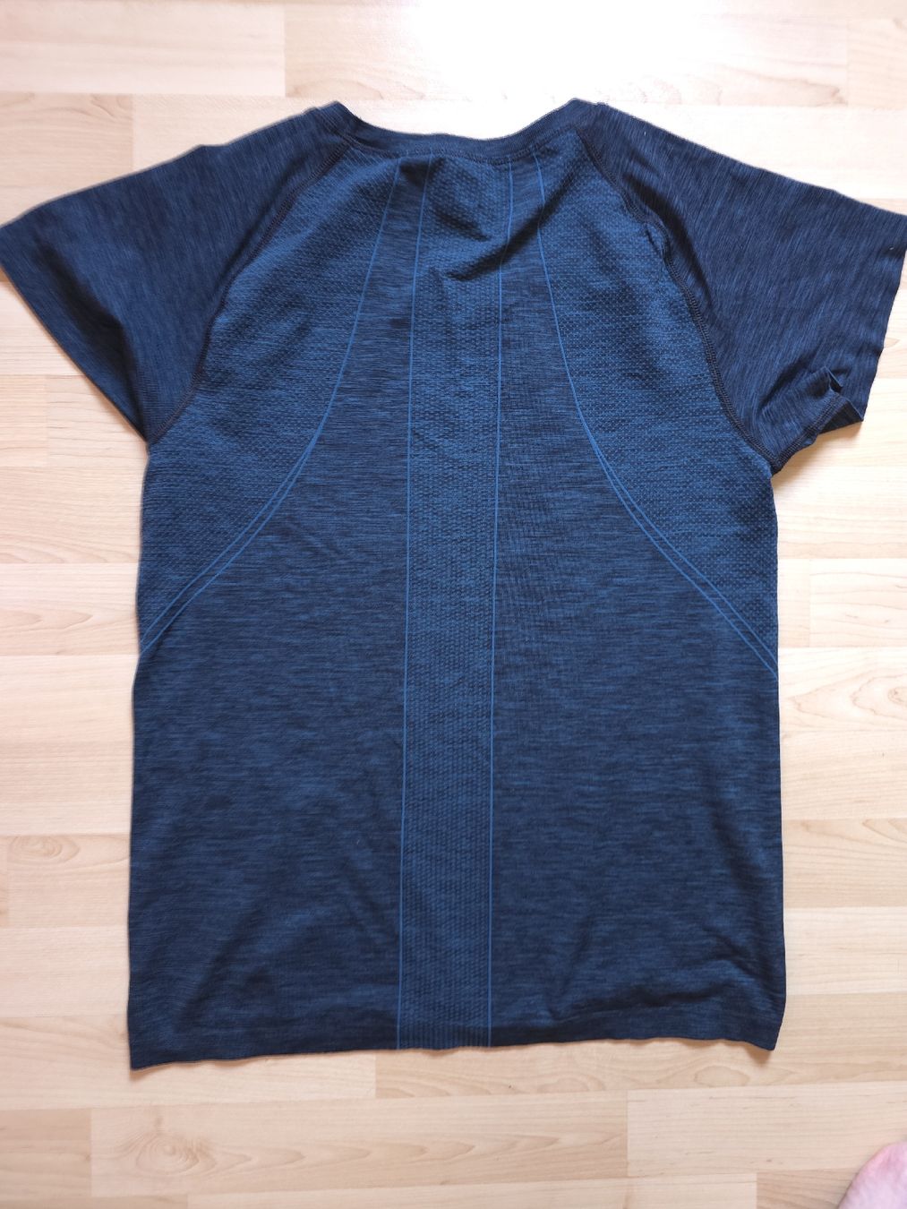 H&M T-shirt: Sport T-shirt Gr M – Usato da Interlaken venduto da NataliiaS 3