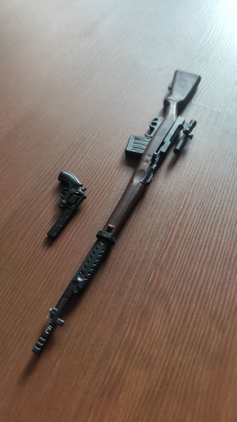 Kit di modellismo & Modellini statici: SVT-40 Modellgewehr 21cm + Desert Eagle NEU – Nuovo (secondo la descrizione) da Liebefeld venduto da Oakman771