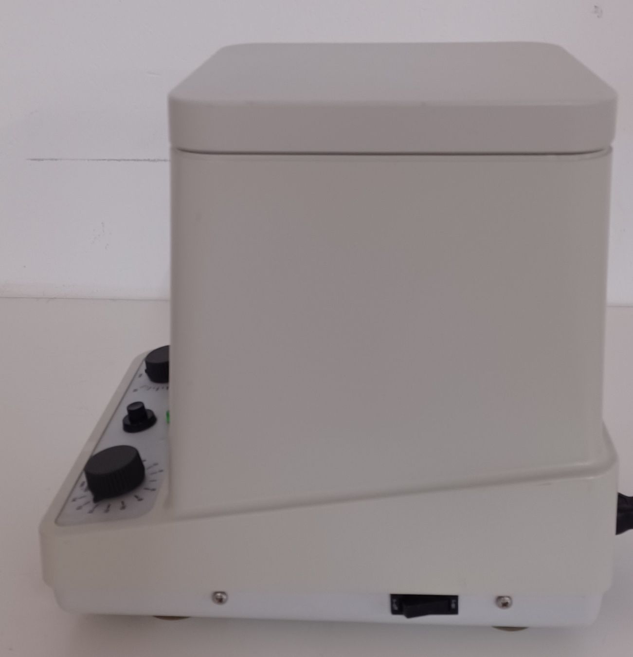 Accessori da laboratorio: Eppendorf 5415 C – Usato da Niederdorf venduto da LeptonAG_Labor 3