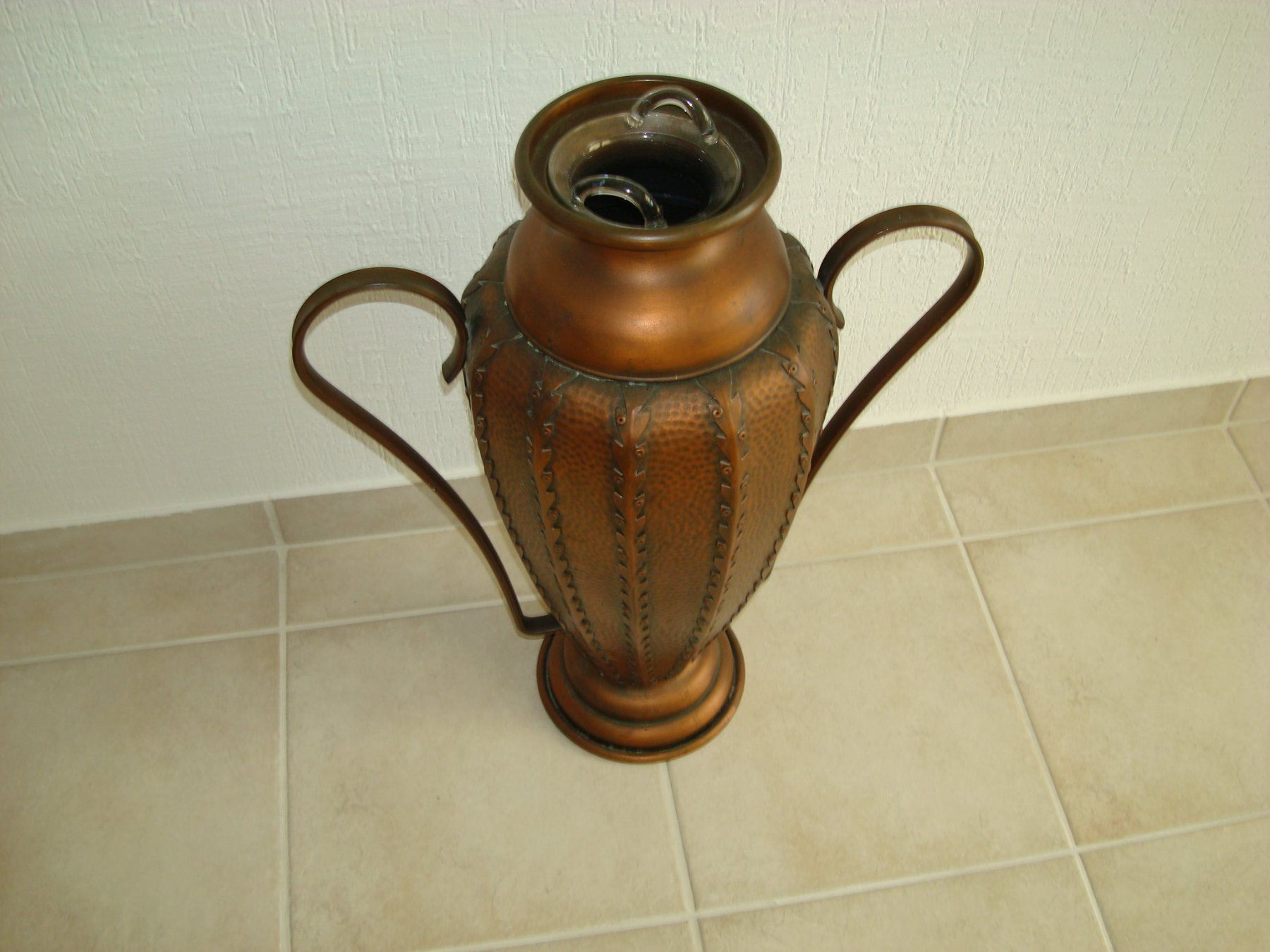 Vasi & Recipienti: VON HAND GEMACHTE KUPFER VASE MIT GLAS EINSATZ – Usato da Scherz venduto da 5246 1