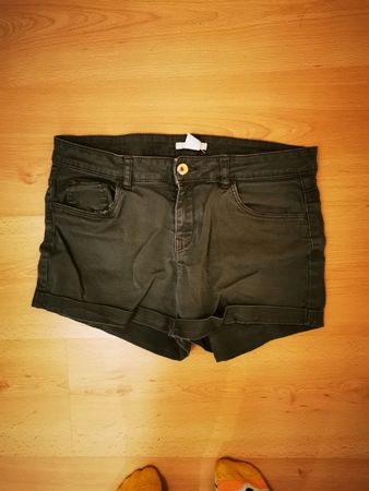 Khaki Shorts von H&M, Grösse 38 – perfekt für den Sommer!