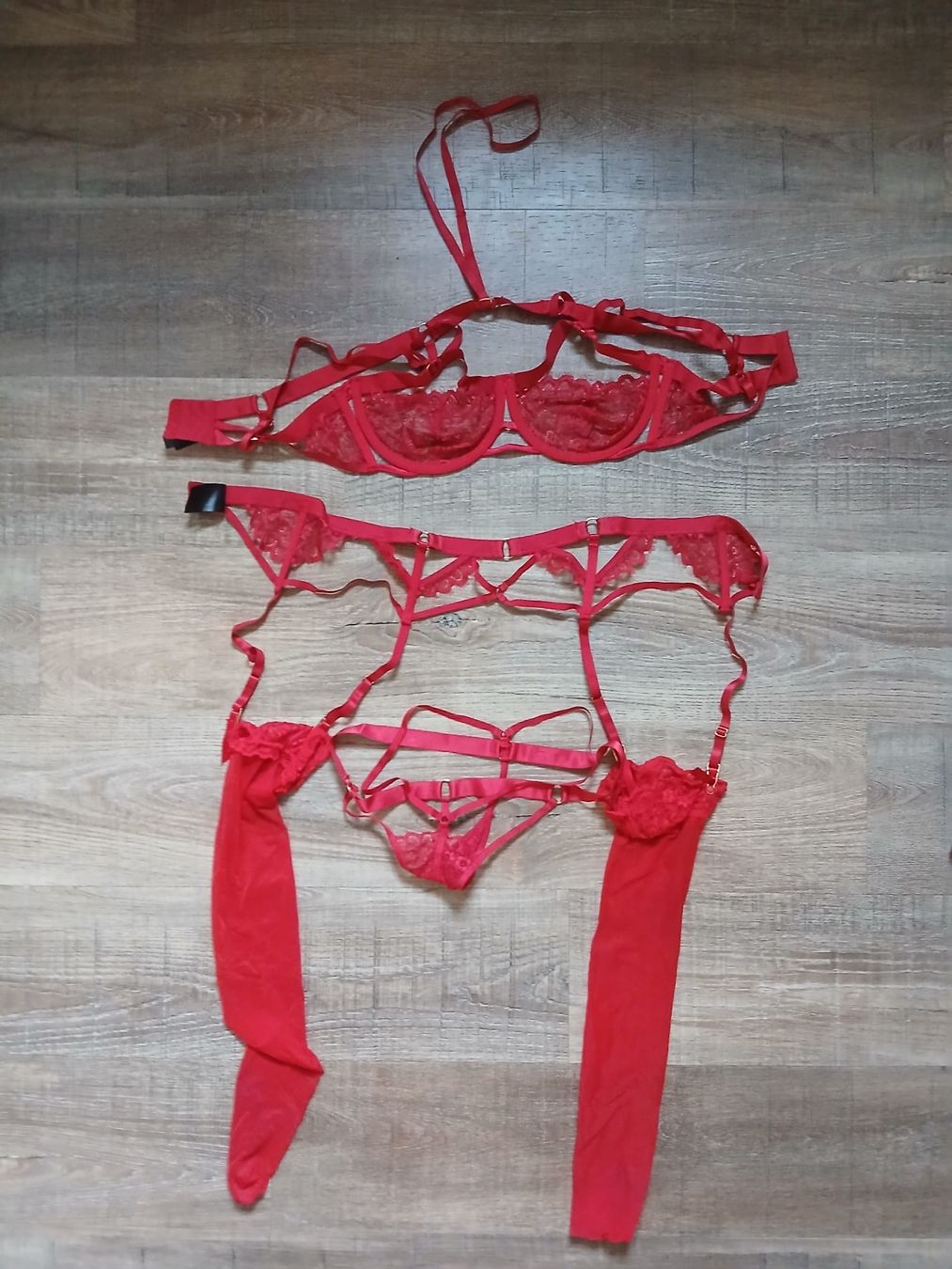 Hunkemöller Altra biancheria intima: Dessous Set rot mit Spitze und Strapsen – Usato da Balsthal venduto da Leila_Luna