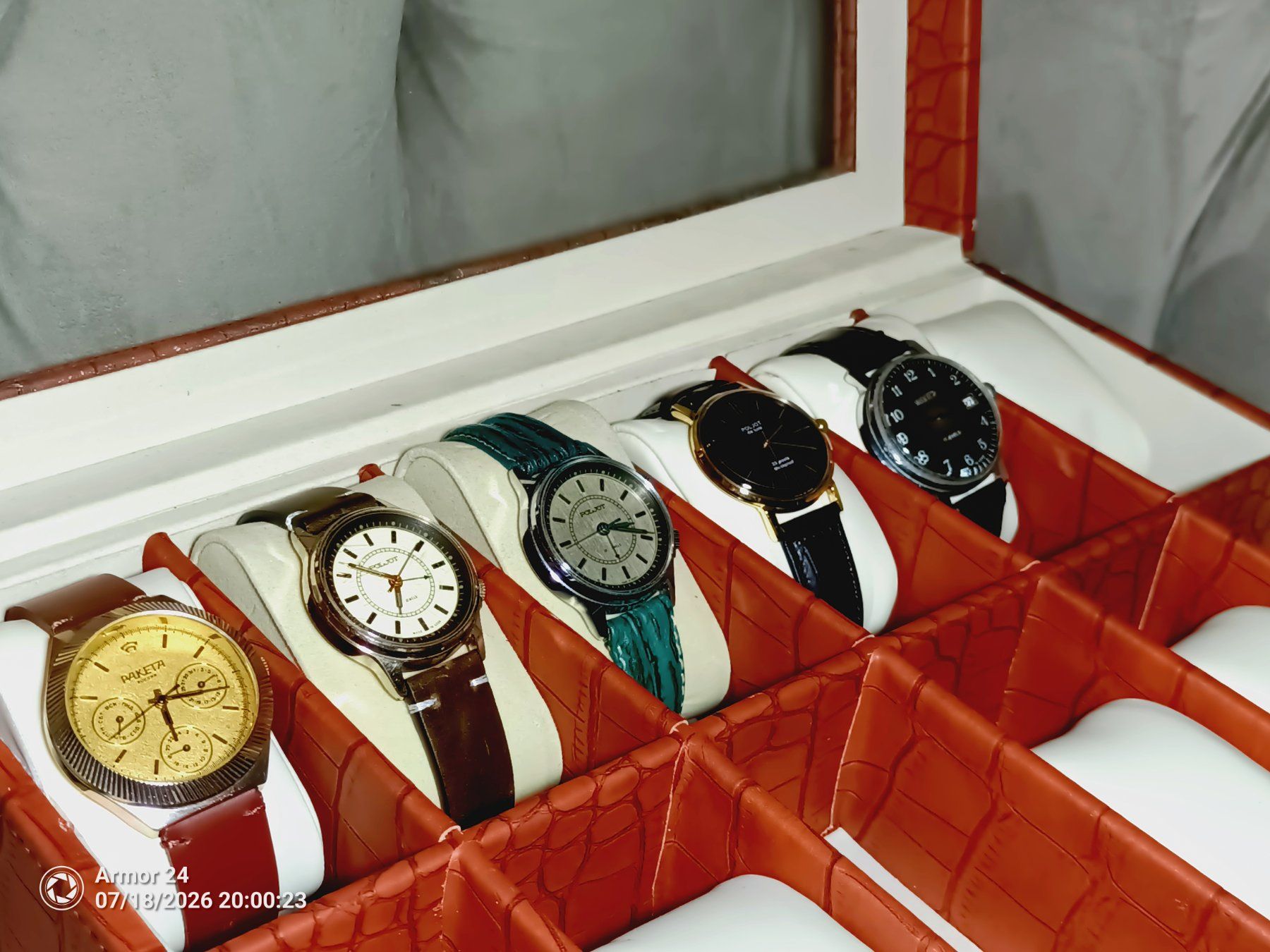 Vostok Orologi: Sovietische Uhren Raketa & Poljot & Wostok – Usato da Dietlikon venduto da mar_fk2x