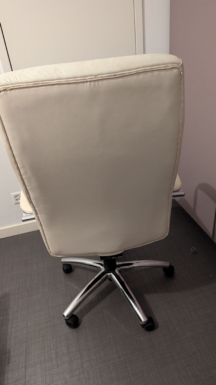 Sessel: Faux leather chair – Gebraucht aus Meyrin von att_mgj5 1