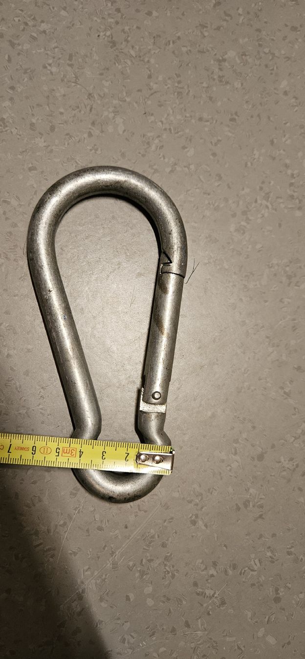 Kletterausrüstungen: Karabinerhaken, robust, gebraucht, vielseitig einsetzbar – Gebraucht aus Baar von Vel...Baar45