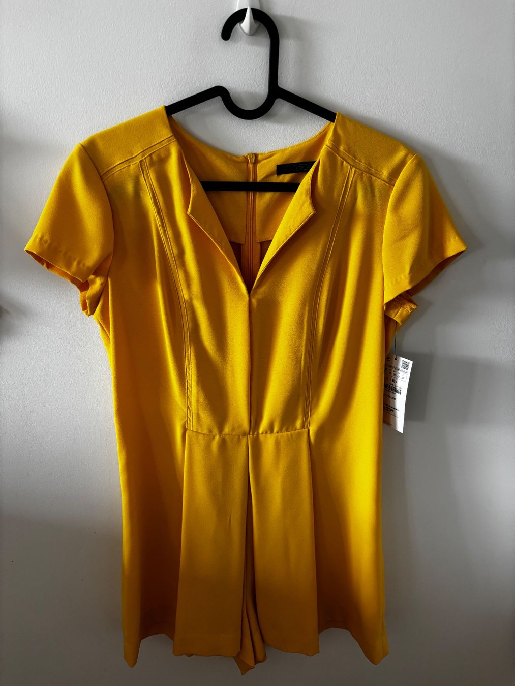 Zara Jumpsuits: Combi short jaune Zara taille M – Neu und originalverpackt aus Bulle von lfr_gfx8