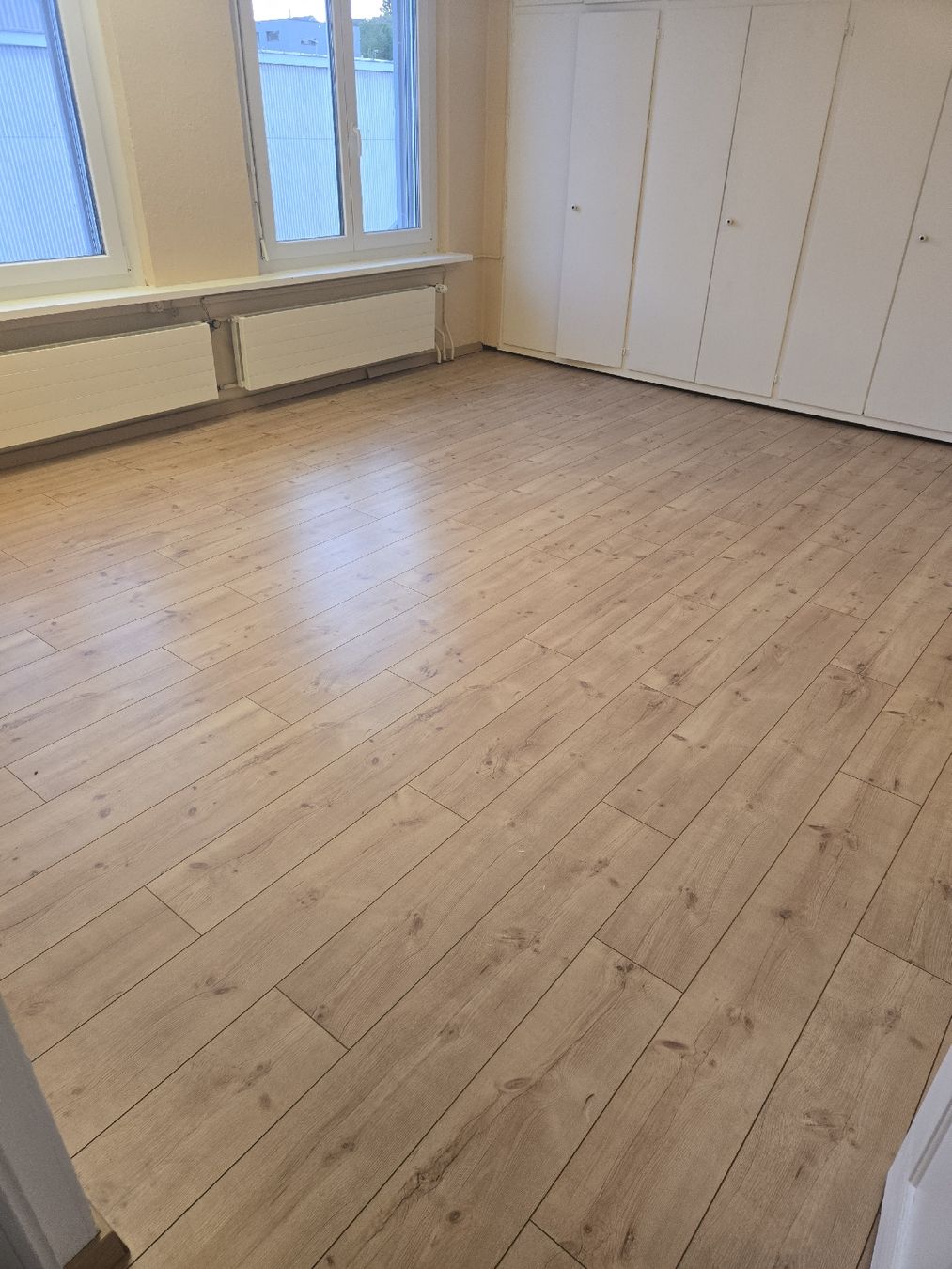Wände & Decken: Laminat kurz gebraucht – Neu (gemäss Beschreibung) aus Seon von Samstagsumzehn