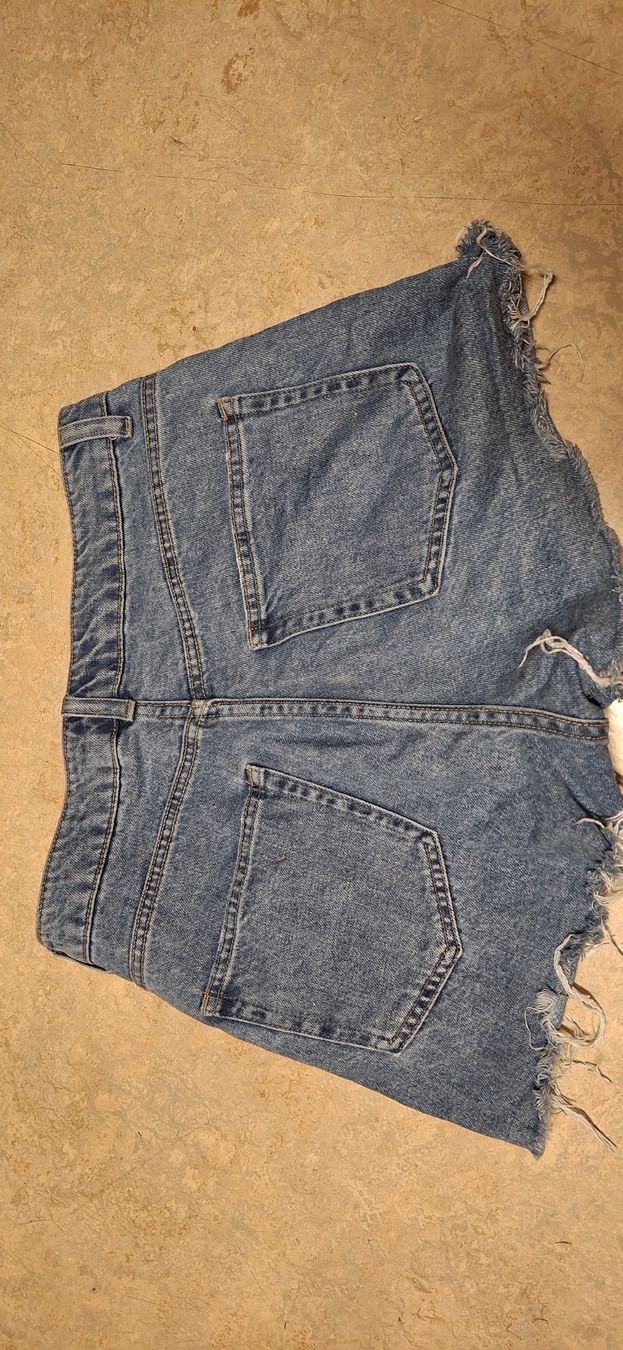 H&M Jeans: H&M Jeans Shorts, hellblau, Grösse S – Usato da Brienz BE venduto da mondchatz1 3
