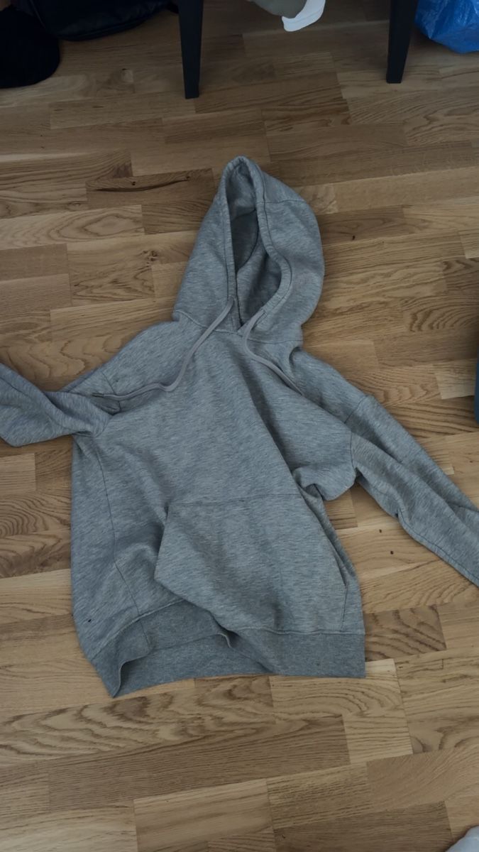 Zara Maglioni & Felpe: Grey kapuzenpullover – Usato da Pieterlen venduto da sam_58jm