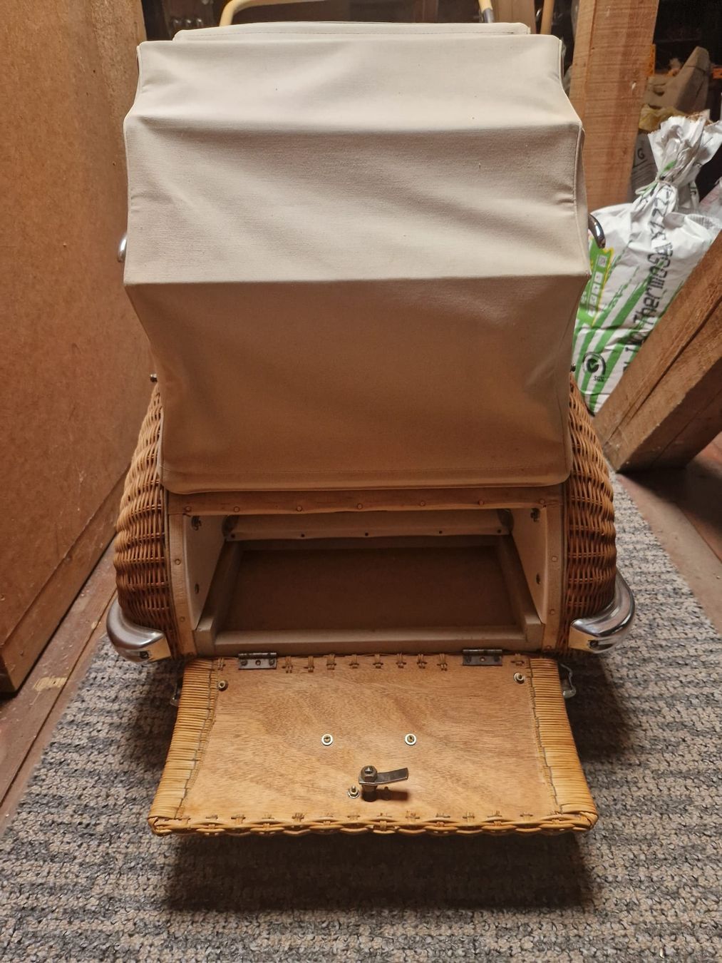 Carrozzine: antiker Kinderwagen – Usato da Utzenstorf venduto da mawy98 2