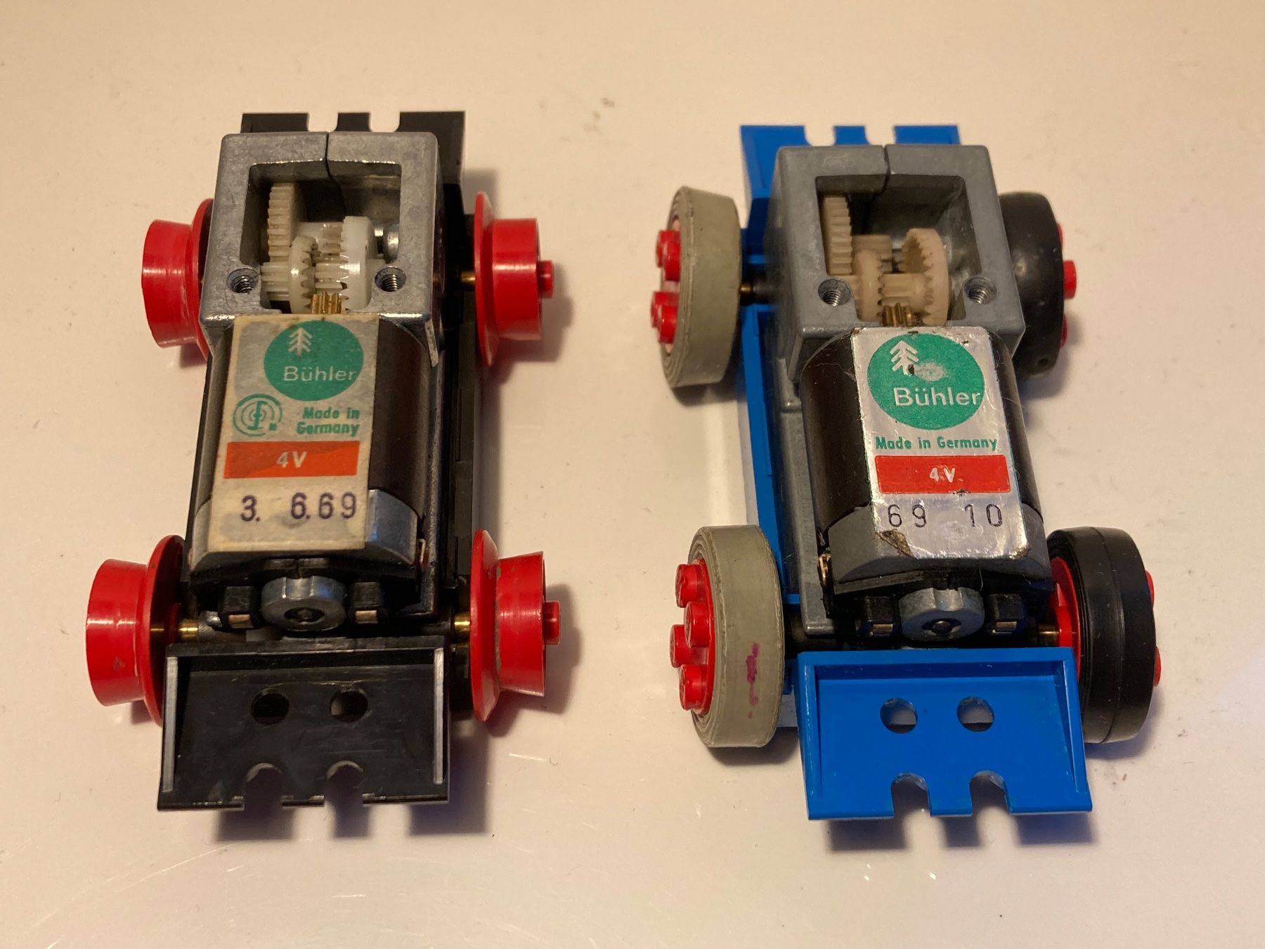 Lego Giocattoli: 2x LEGO Eisenbahn Antriebsblöcke 4V – Usato da Rombach venduto da polymerase01 4