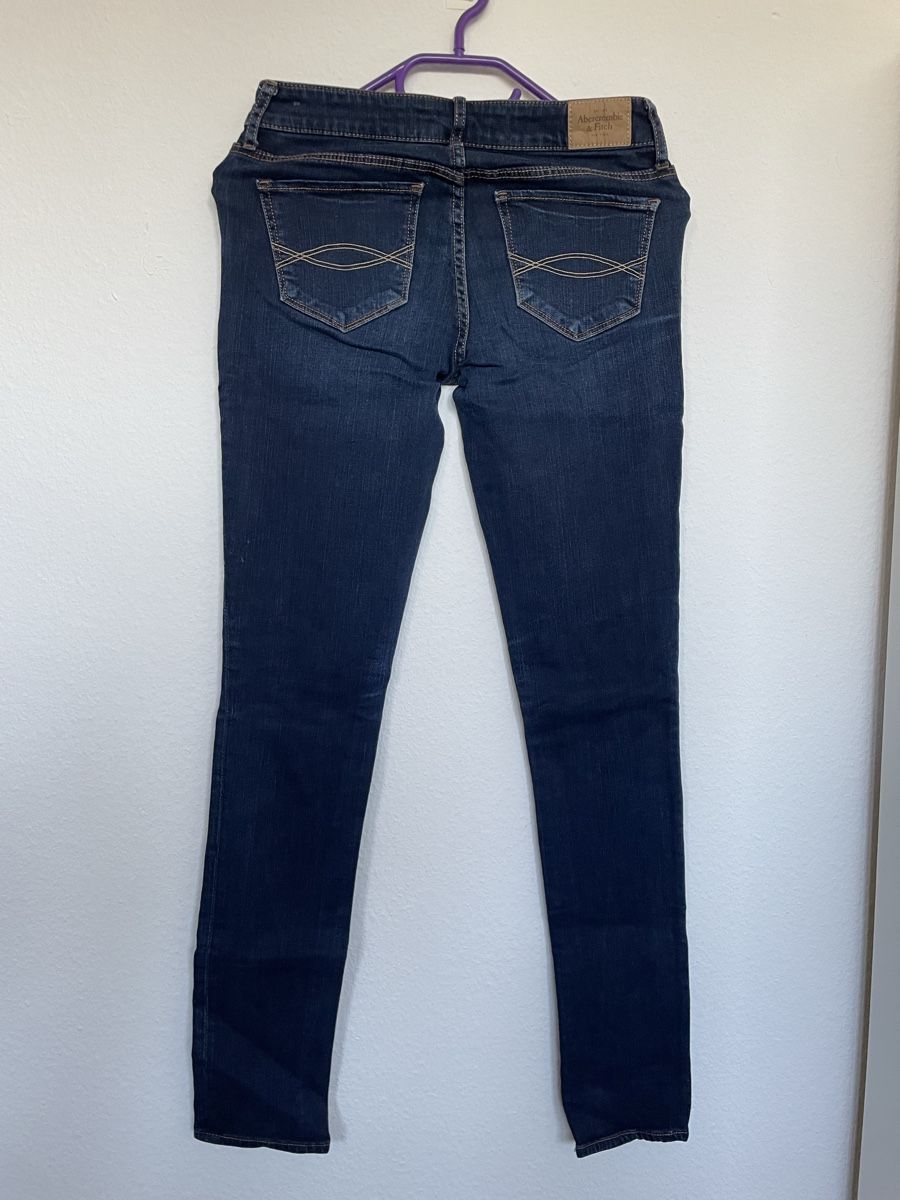 Abercrombie Jeans: Dunkelblaue Jeans Abercrombie&Fitch – Usato da Basel venduto da Robyn20 3
