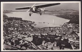 Genève Avion survolant la Ville