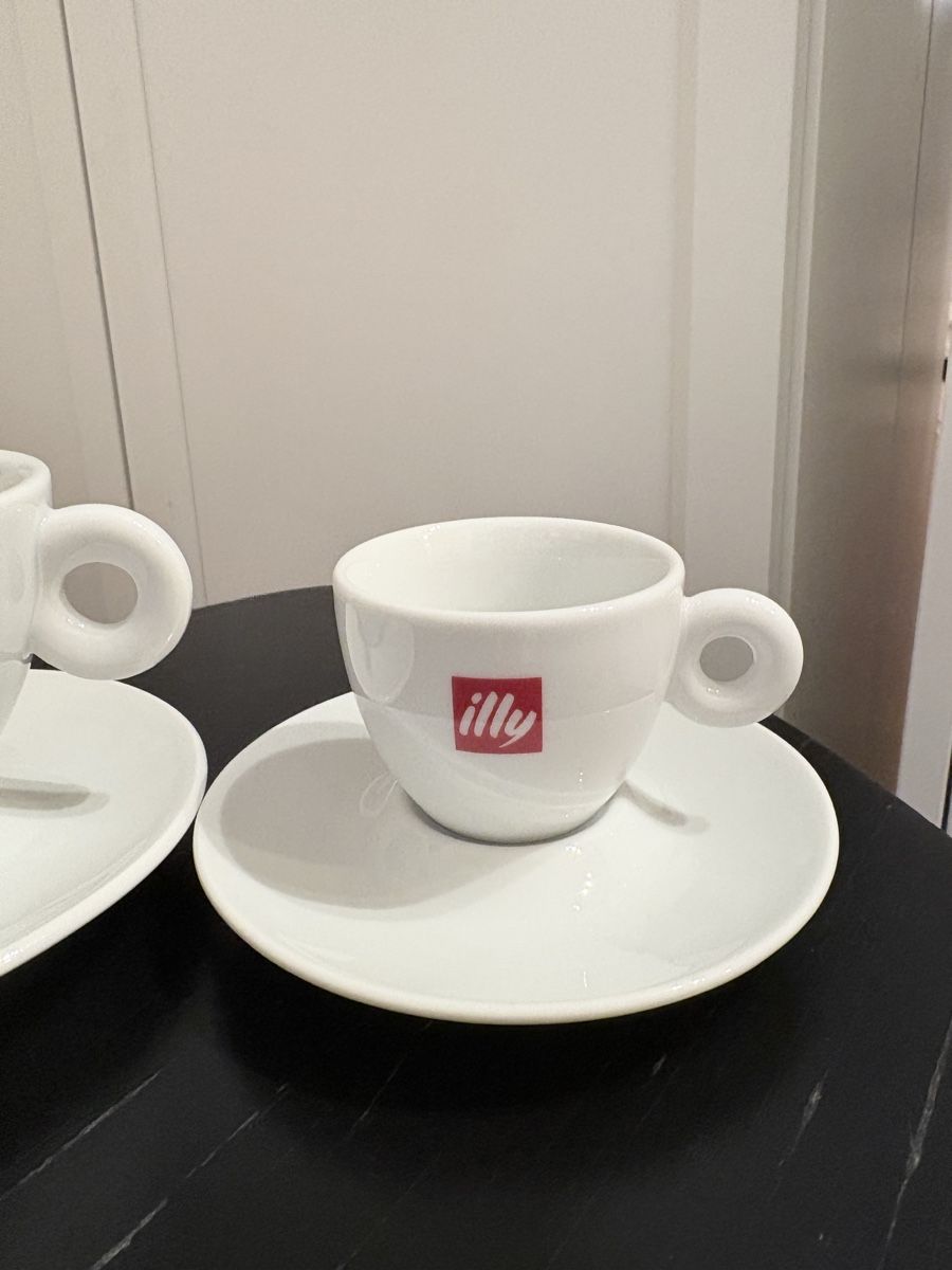 Illy Tazze: Illy Coffee Cup Set, Two Ceramic Cups with Saucers – Nuovo (secondo la descrizione) da Meyrin venduto da yej_w8lz 2