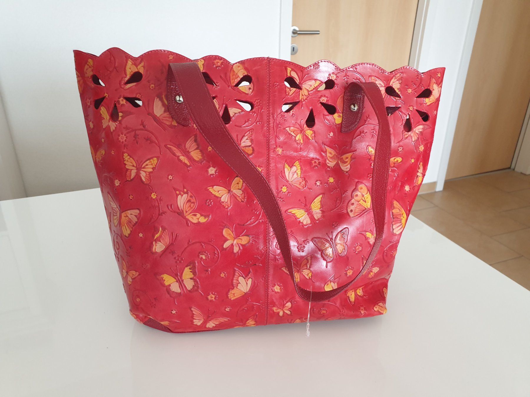 Borse da donna: Sac en cuir rouge gravé papillons – Nuovo (secondo la descrizione) da Echallens venduto da dianitas 2