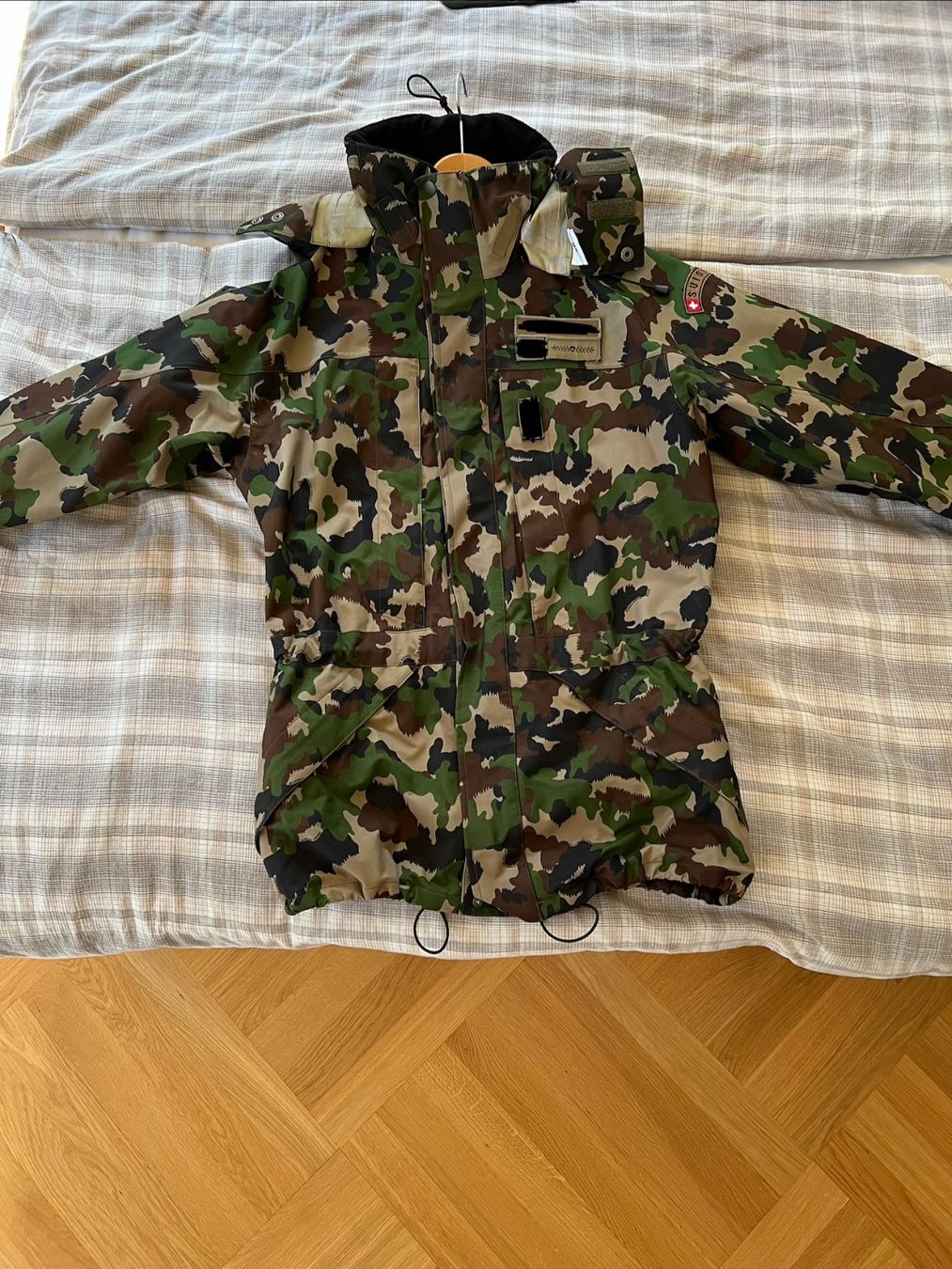 Schweizer Armee Giacche: Gore Tex Jacke ARMEE mit Kapuze – Usato da Bex venduto da RicDealer 1