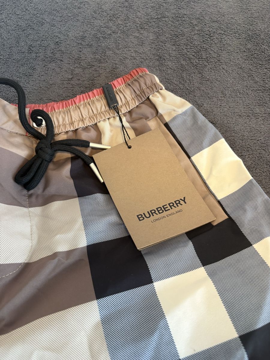 Burberry Hosen: Burberry Short – Neu (gemäss Beschreibung) aus Oftringen von ste_k7xh 3