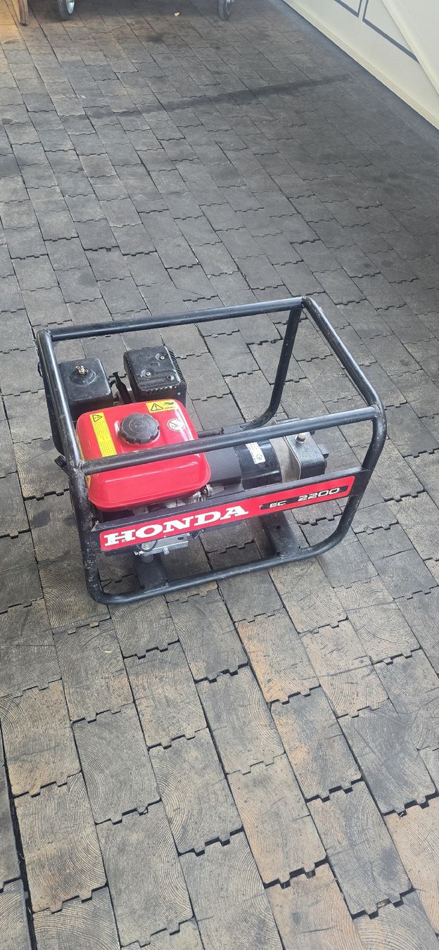 Honda Generatori di corrente: Honda Generator EC 2200 – Usato da Rikon im Tösstal venduto da pat_2mzp
