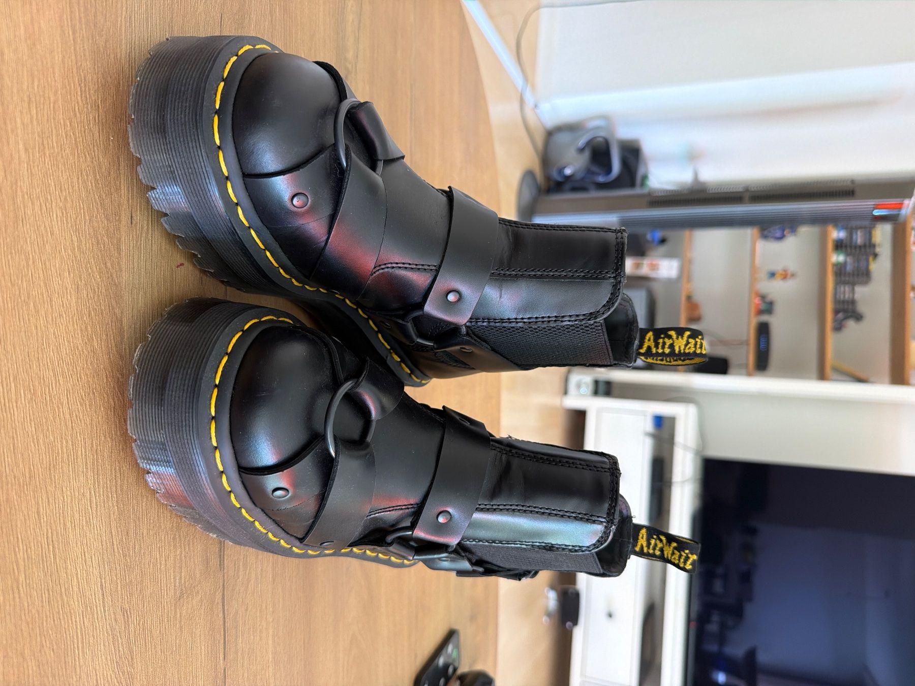Damenschuhe: Dr. Martens Platform Stiefel mit harness – Neu (gemäss Beschreibung) aus Steinhausen von n_b_p8vs