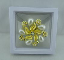AUSVERKAUF - Elegante Brosche mit Perlen und Glitzersteinen