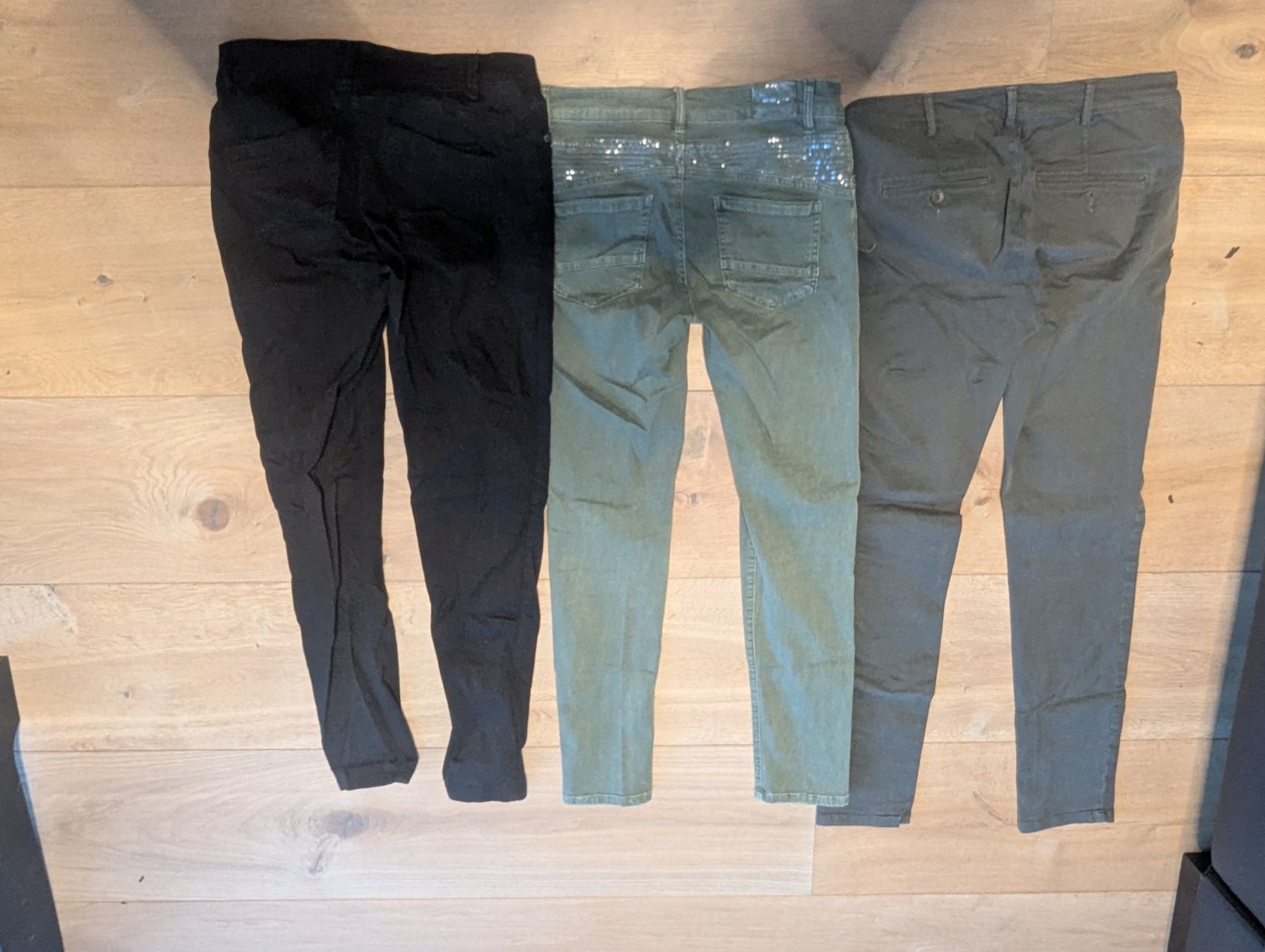 Pantaloni: 3 paar Damenhosen S/m – Usato da Root venduto da Pfroeschli 8