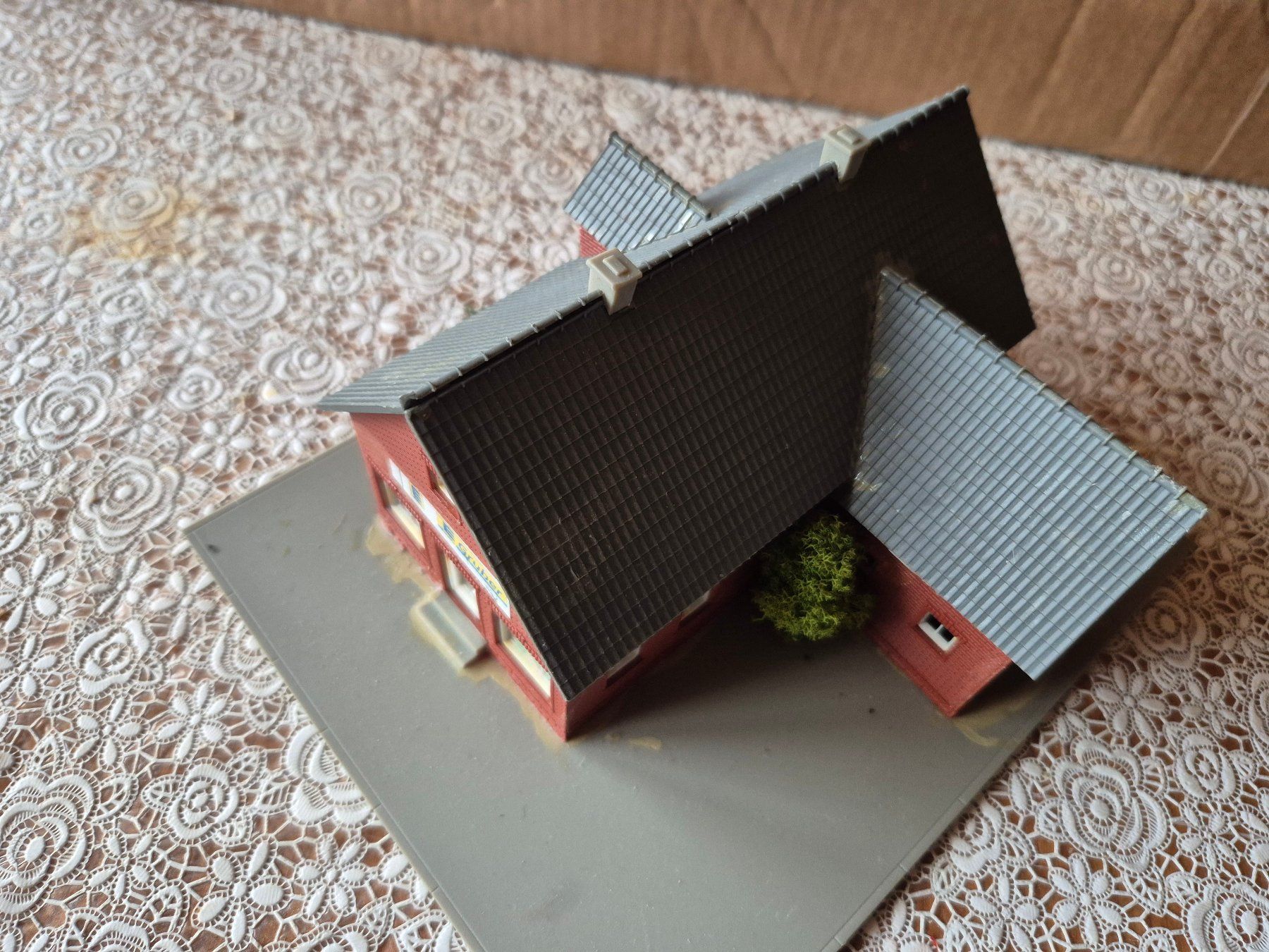 Vollmer Modelleisenbahnen: grosses Backsteinwohnhaus H0 – Gebraucht aus Bibern SH von streunekater 3