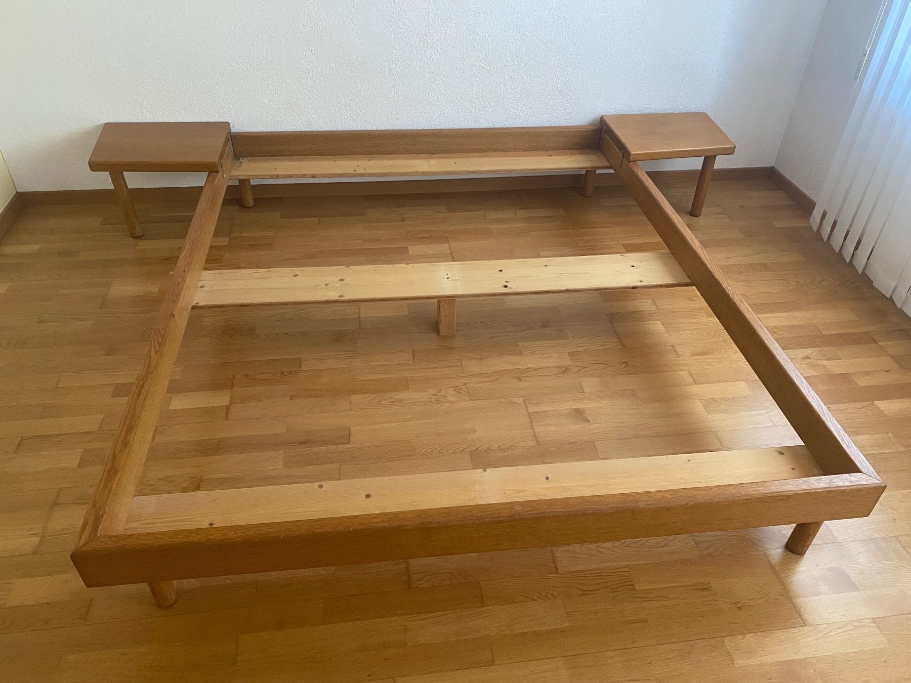 Betten: Bettgestell Eiche 160 x 200 – Gebraucht aus Safnern von Seeland-123
