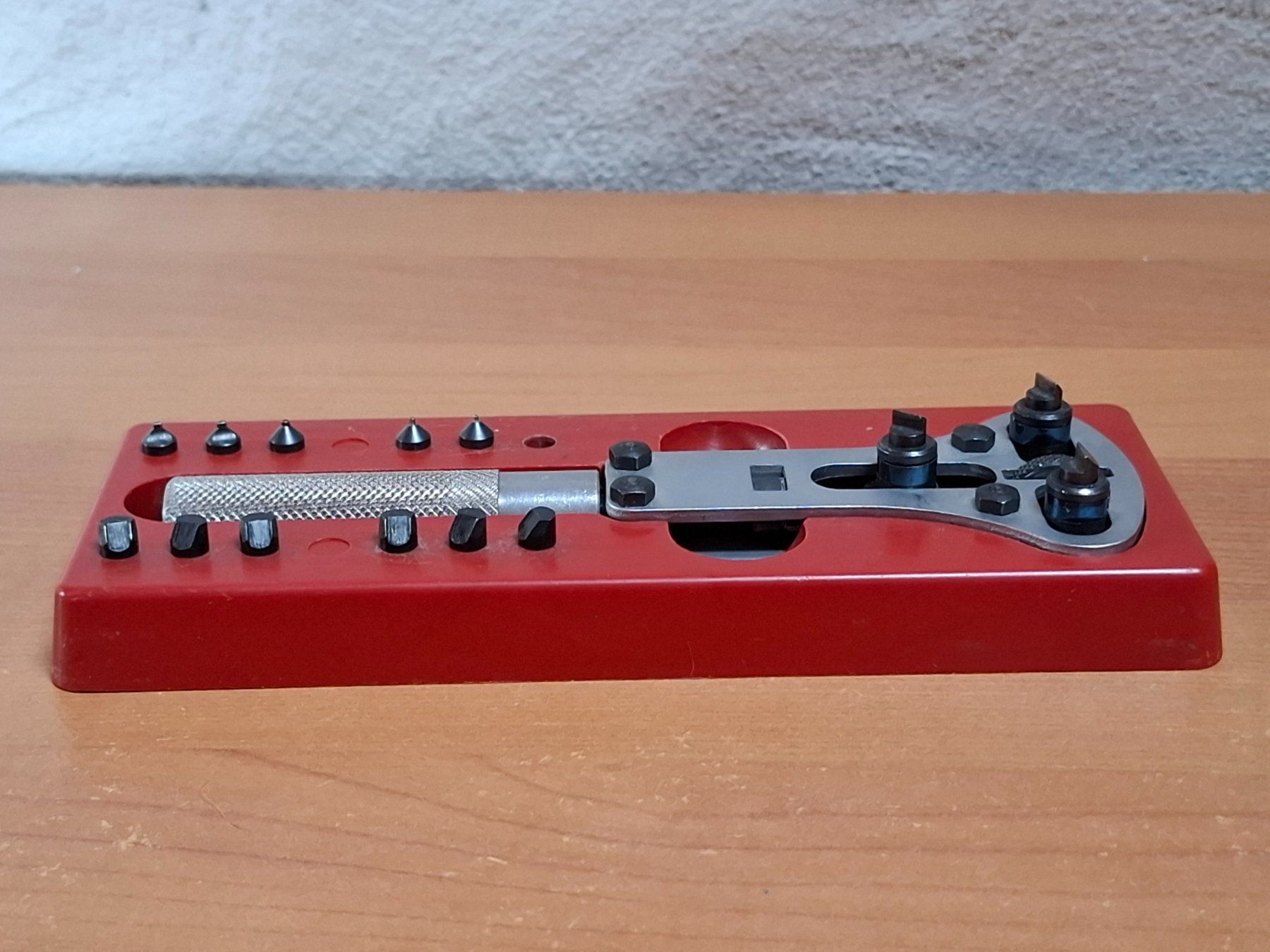 Tutti gli attrezzi: Clé pour ouvrir les montres étanches – Usato da Marsens venduto da jogocade 3