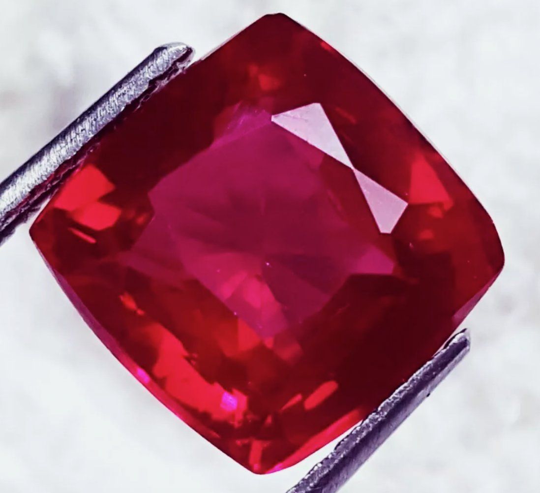 Pietre preziose: 7.70 Ct  Certified – Nuovo e nell'imballaggio originale da Genève venduto da AWWA 2