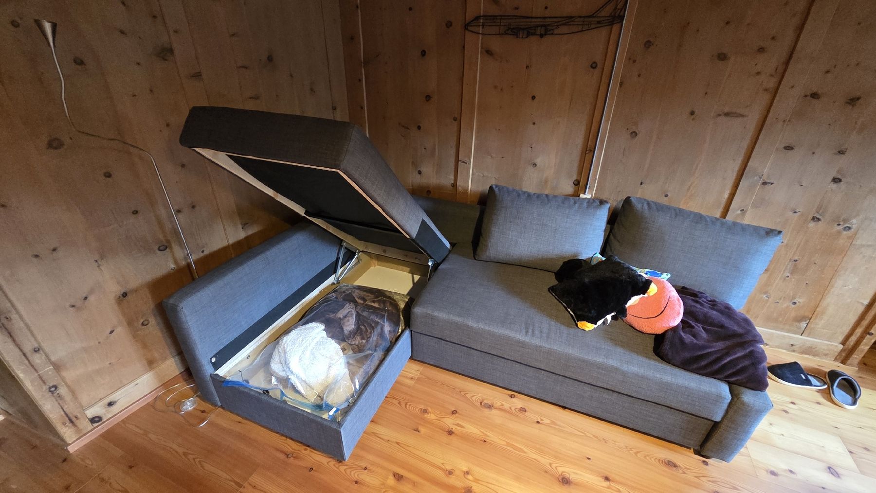 Ikea Sofas: L Shaped couch with extendable bed configuration and storage – Neuf (Voir description) à Binz par Barnabas_Revesz 2