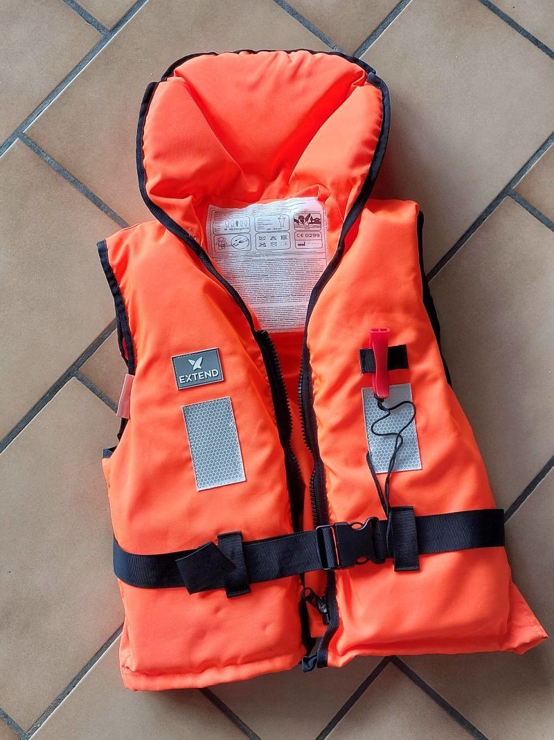 Gilets de sauvetage: EXTEND Schwimmweste "M" (40-50kg / 60N) – D'occasion à Horriwil par Mazbi